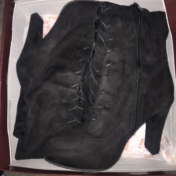 Knee high boots. - Picture 2 of 4